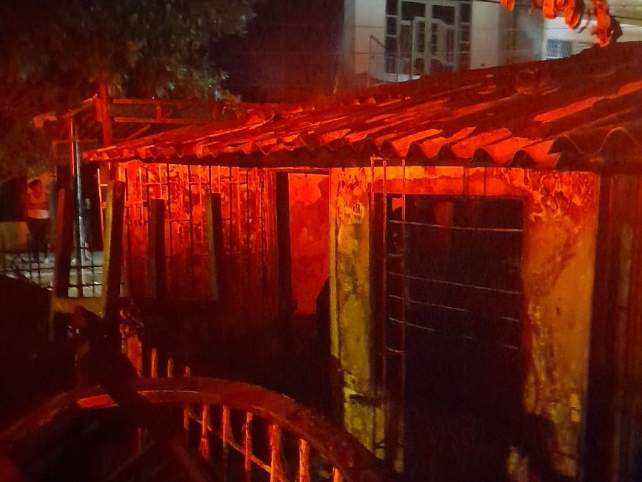Fuerte incendio acabo con taller de carpintería en barrio El Pozón de Cartagena Fuerte incendio acabo con taller de carpintería en barrio El Pozón de Cartagena